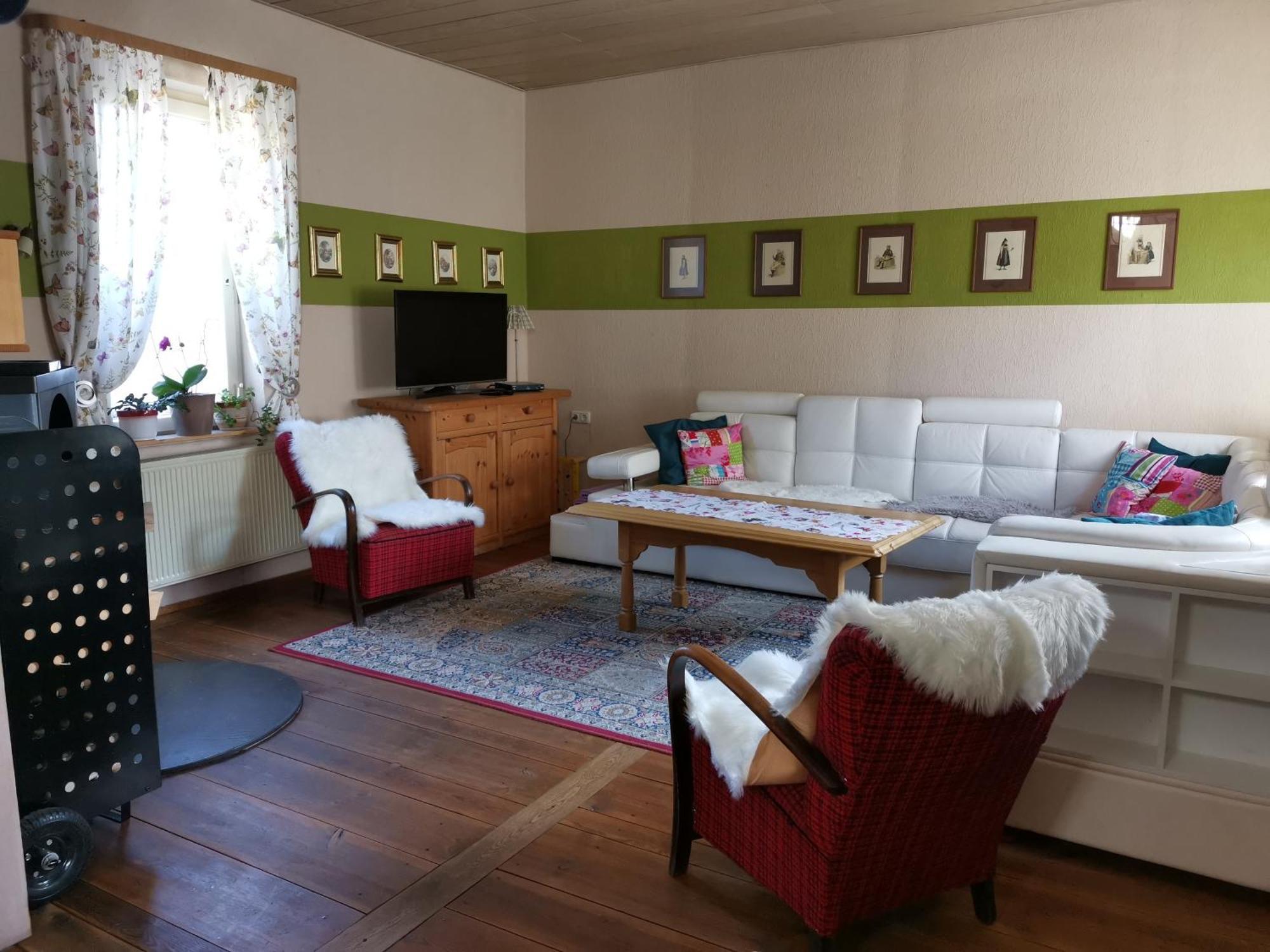 Ferienhaus Vom Bahratal Hausen Екстериор снимка