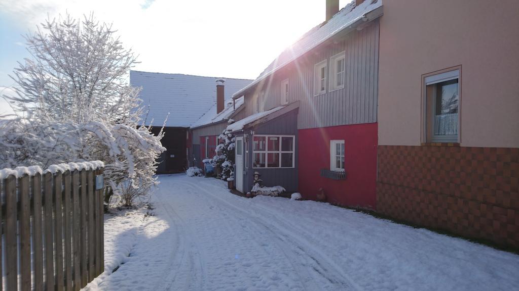 Ferienhaus Vom Bahratal Hausen Екстериор снимка