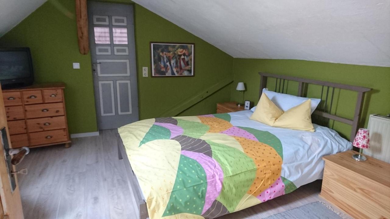 Ferienhaus Vom Bahratal Hausen Екстериор снимка