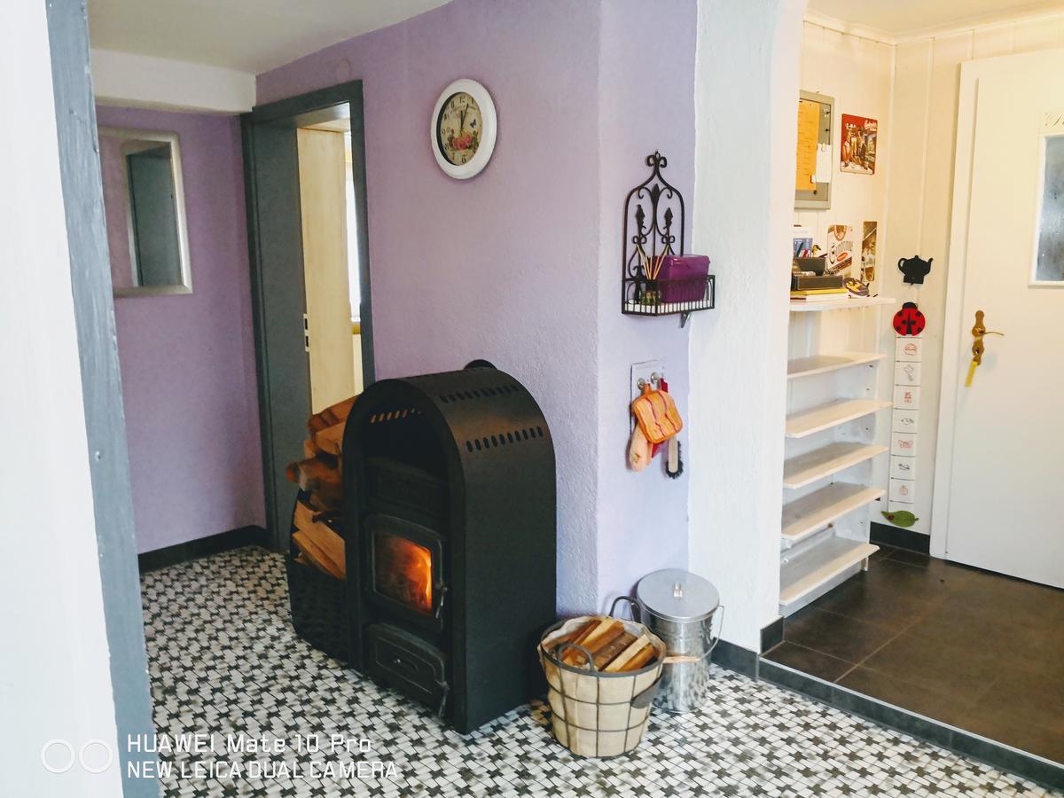 Ferienhaus Vom Bahratal Hausen Екстериор снимка