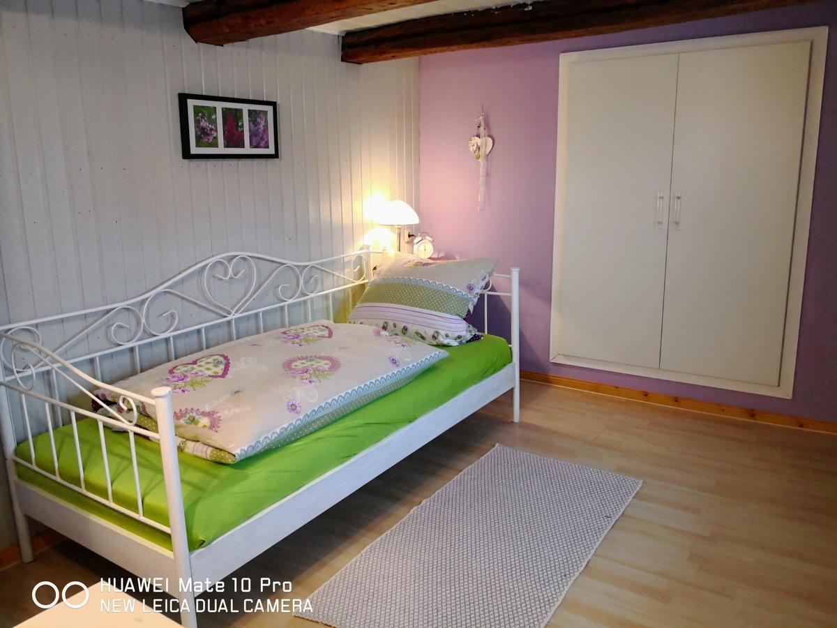Ferienhaus Vom Bahratal Hausen Екстериор снимка