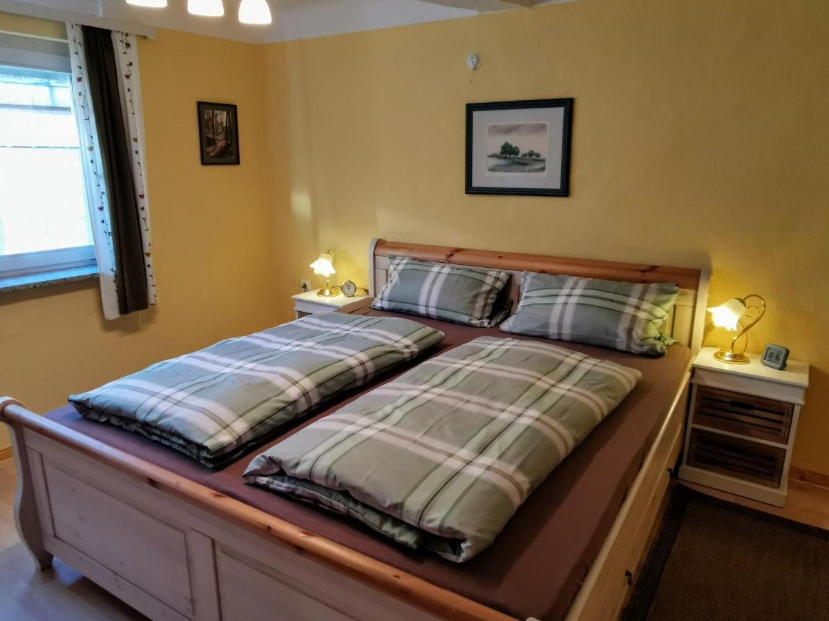 Ferienhaus Vom Bahratal Hausen Екстериор снимка